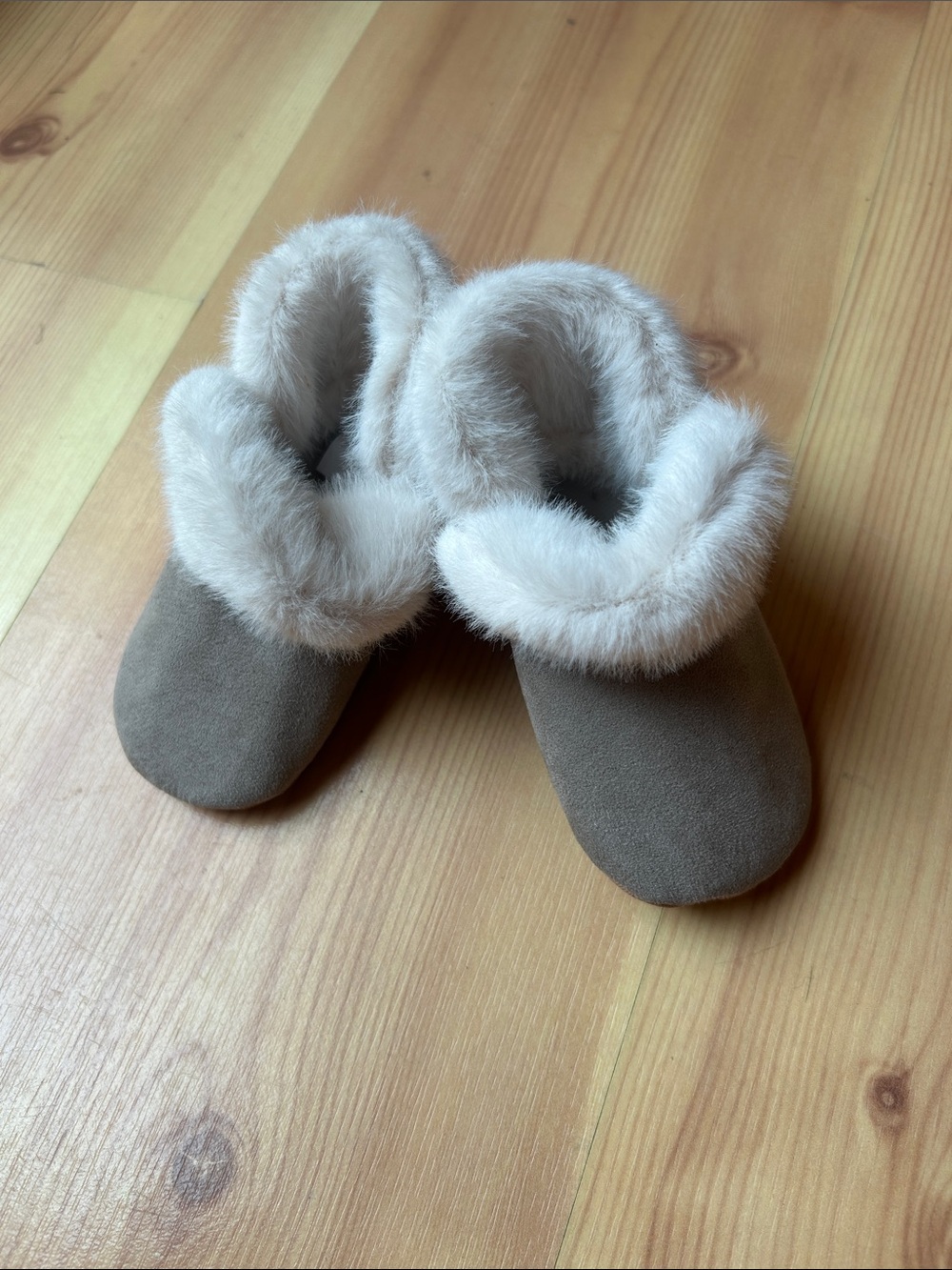 Old Navy Kids Taupe Faux-Fur Cuff Slip-On Slippers